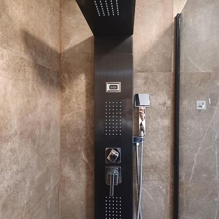 Apartamento Acogedor Junto A Calle Betis, Triana-Los Remedios Seville Ngoại thất bức ảnh