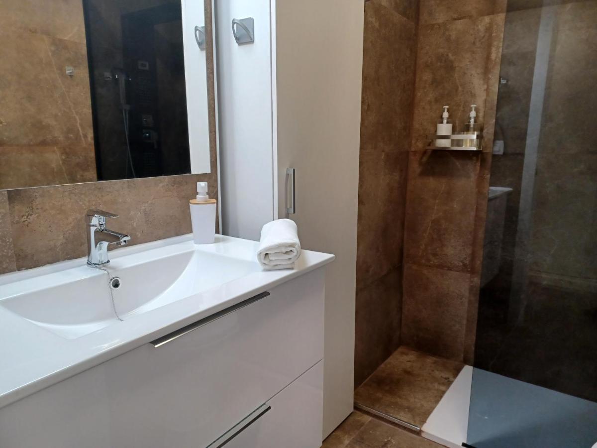 Apartamento Acogedor Junto A Calle Betis, Triana-Los Remedios Seville Ngoại thất bức ảnh