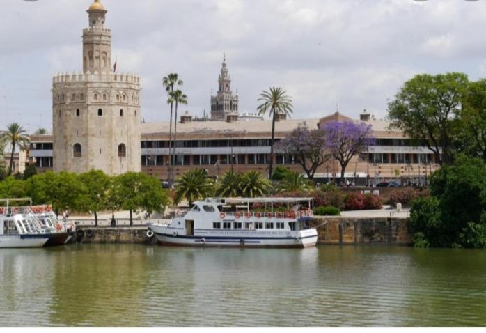 Apartamento Acogedor Junto A Calle Betis, Triana-Los Remedios Seville Ngoại thất bức ảnh