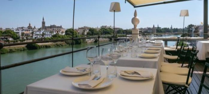 Apartamento Acogedor Junto A Calle Betis, Triana-Los Remedios Seville Ngoại thất bức ảnh