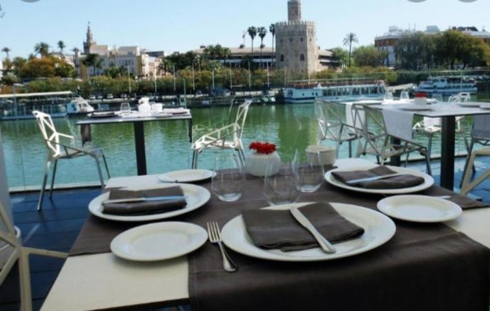 Apartamento Acogedor Junto A Calle Betis, Triana-Los Remedios Seville Ngoại thất bức ảnh